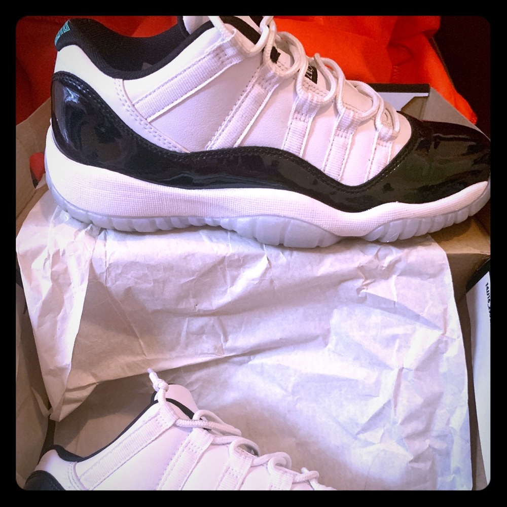 Jordan 11s retro low white/black- emerald sz6.5